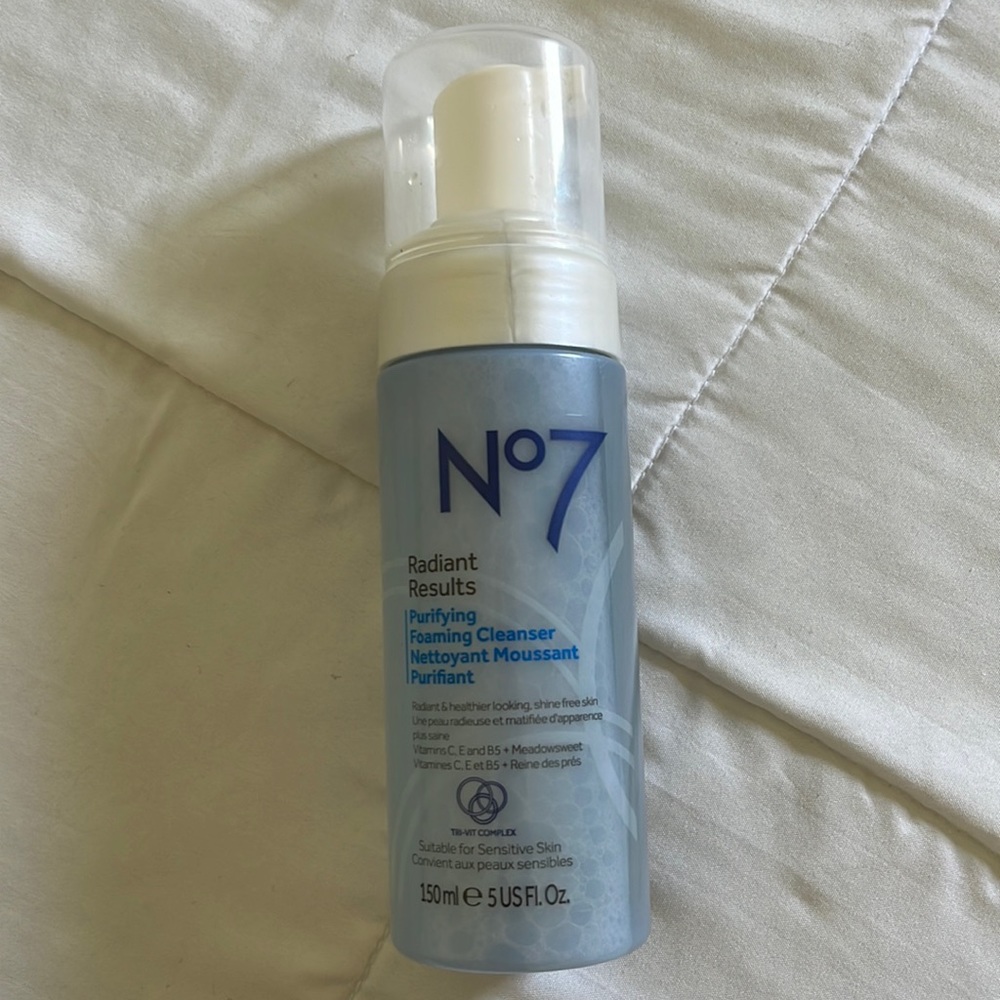 N°7 Radiant Results Purifying Foaming Cleanser